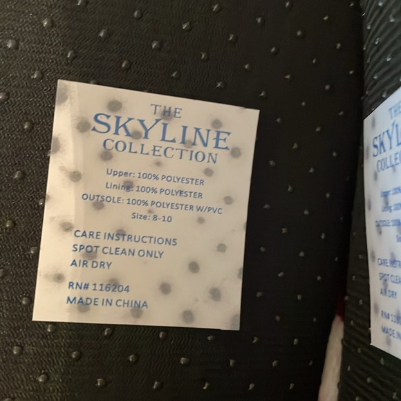 Skyline slippers red and white reindeer and snowflake size 8-10 - Picture 3 of 3